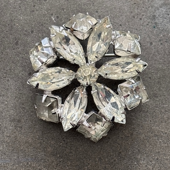 Source Unknown Jewelry - Vintage Crystal Brooch